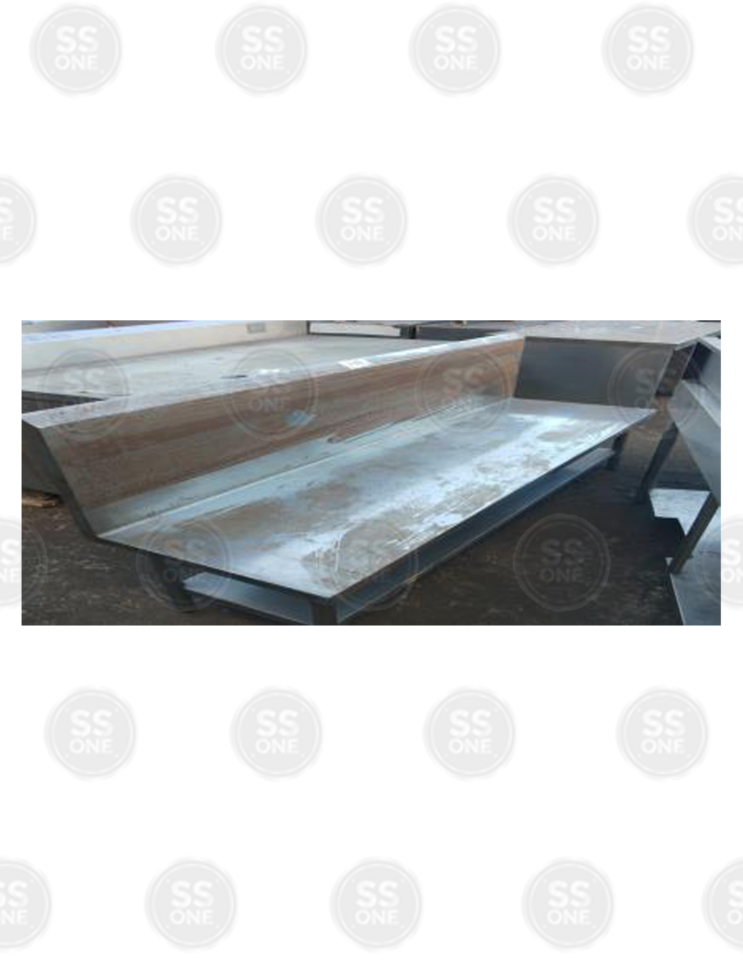 EQUIPMENT STAND W/ BOTTOM SHELVES