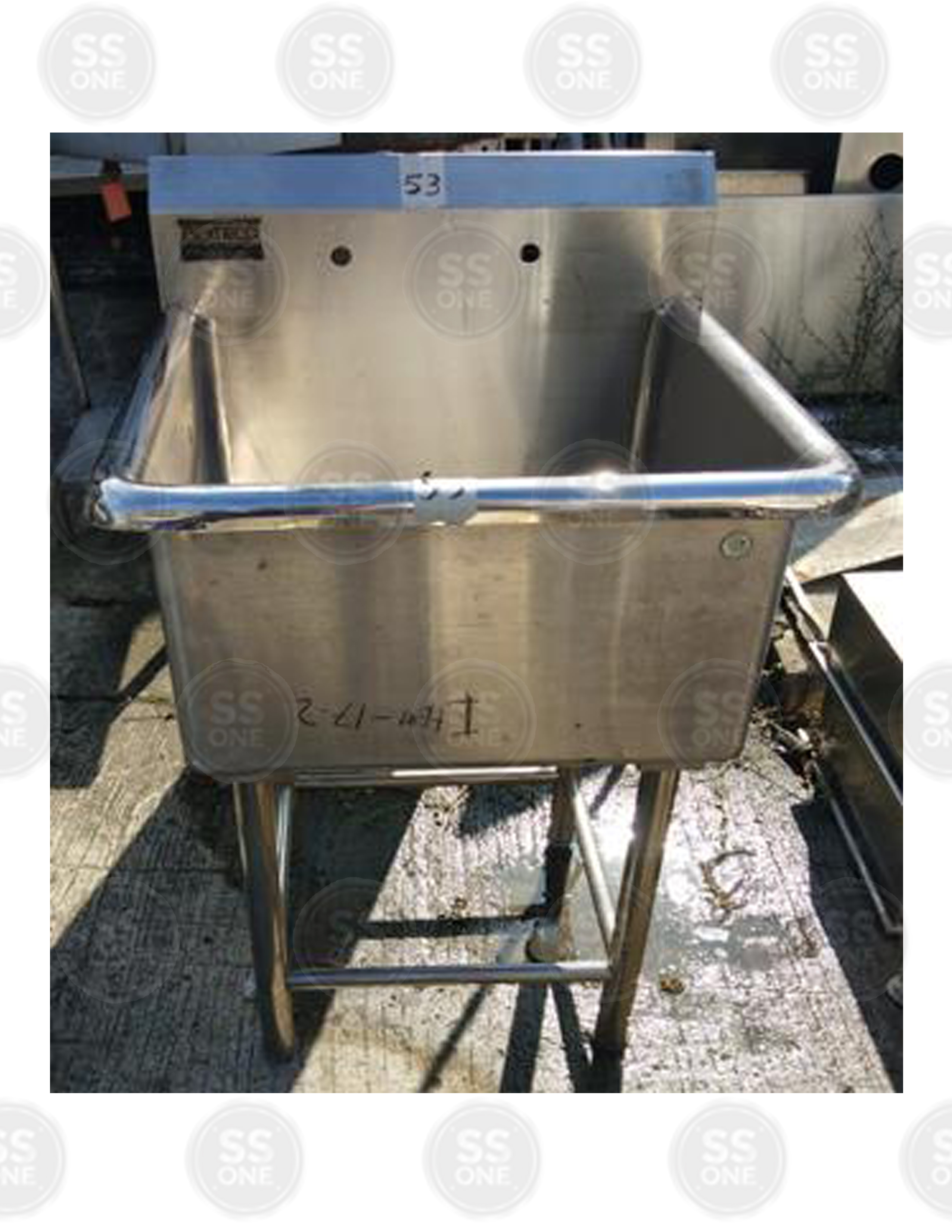 SLOP SINK ROLL UP NOSING